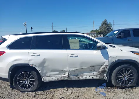 2017 Toyota Highlander Se из США, поврежденный, VIN 5TDJZRFH7HS408063